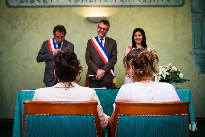 mairie, marseille, mariage pour tous, gay, tomasz kuzel photographie, deux jeunes filles se marient, france, 