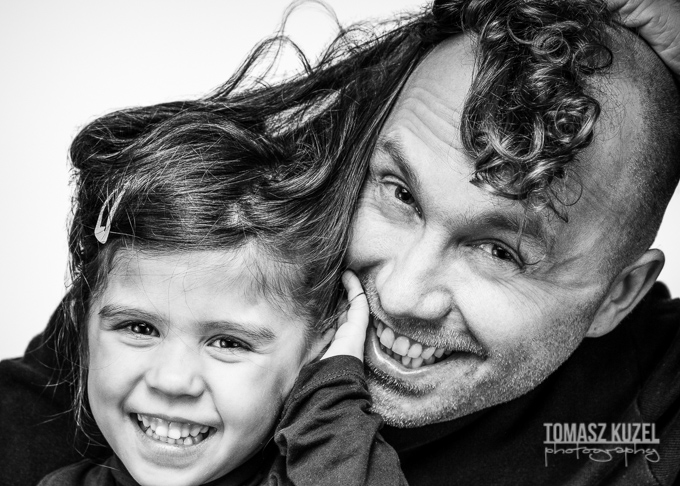 portrait, papa, father, tata, fille, daughter, chauve, hair, long, headshot,, surprise, tomasz kuzel, photographie, photography, tickle, chatouiller